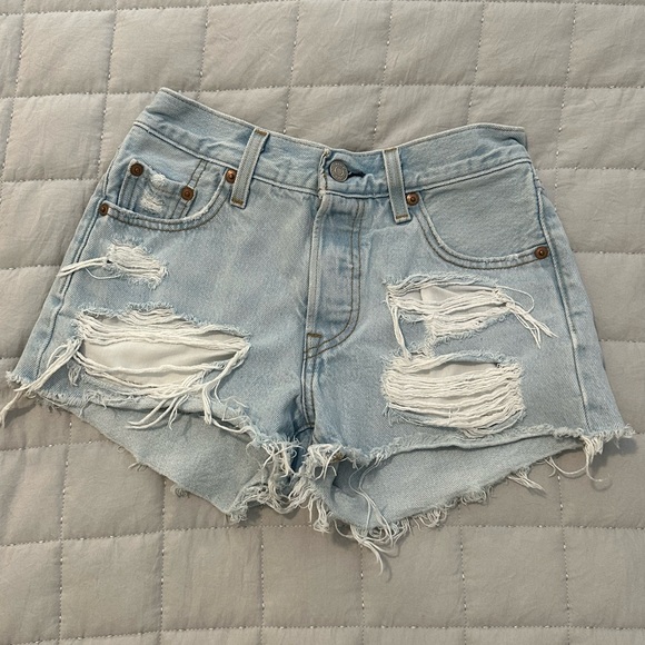 Levi Light Wash Jean Short - Picture 3 of 8